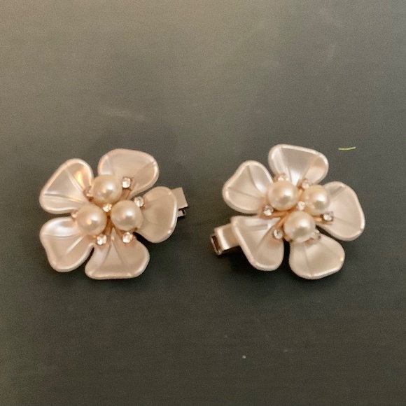 Set of 2 small pearl flower alligator clips - Picture 2 of 8